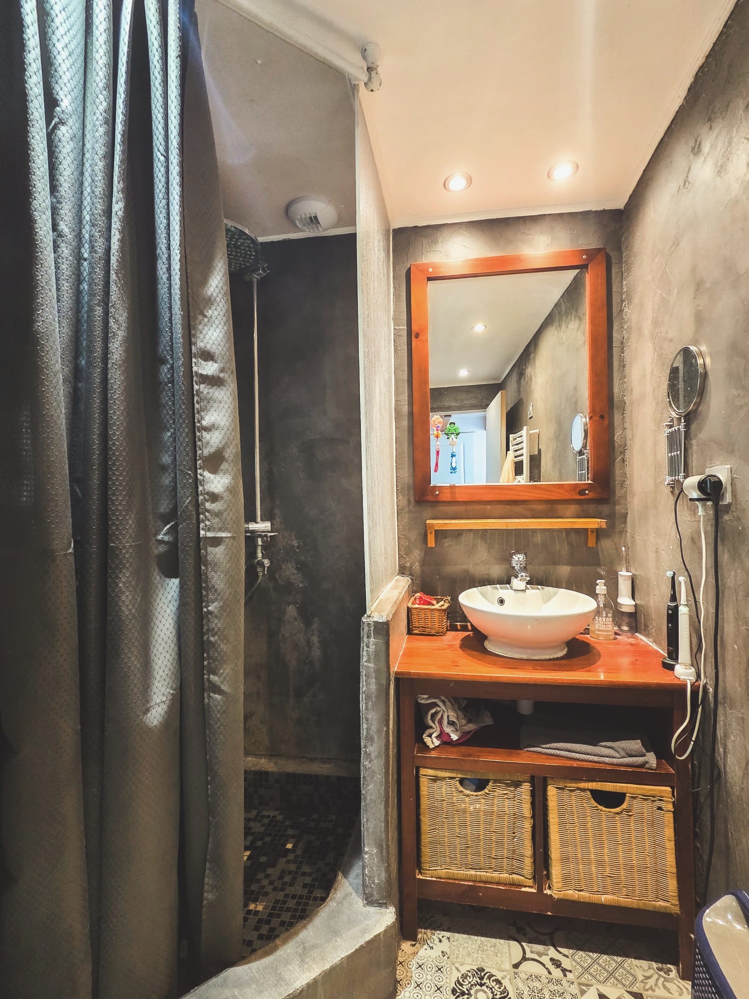 Salle de bains en béton ciré