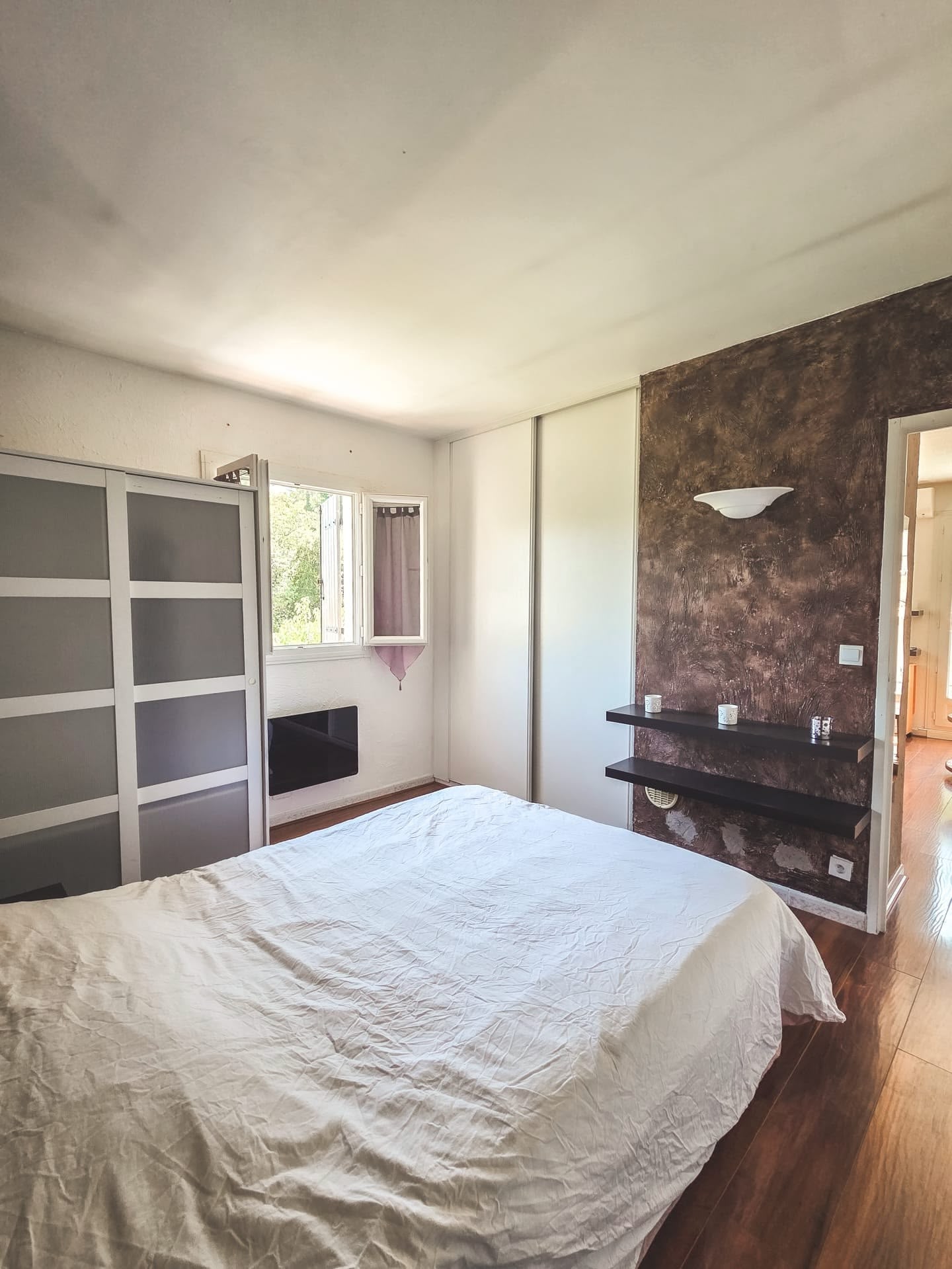 Chambre du 2 pièces avec parquet
